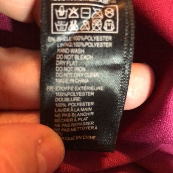 Forever 21 Dark Fuchsia Dress, Elasticized Cuffs. Good work dress. - Picture 11 of 11